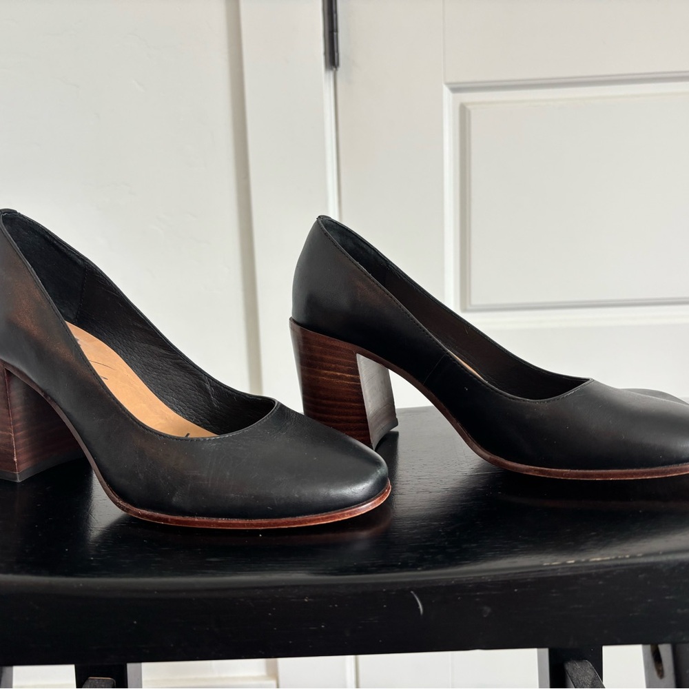 Elegant Black Leather Women's Pumps